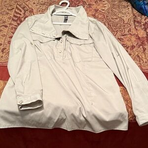 Women’s Mountain Hardwear Beige Striped Shirt LG